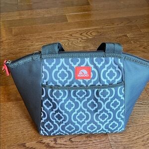 Igloo Gray snd white Geometric insulated Tote